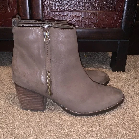 Blondo Vegas Waterproof Bootie - Picture 5 of 9